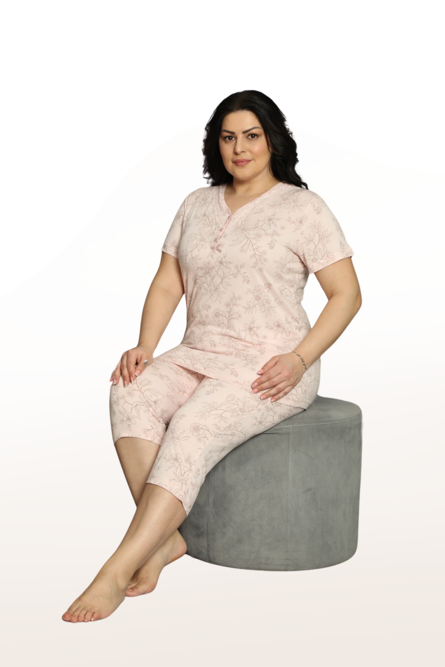 Ivy Pattern Short Sleeve Capri Bottom Pajama Set: Where Elegance and Comfort Meet